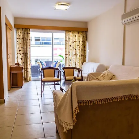 2bdr Spacious Aprtm Near The Sea شقة *