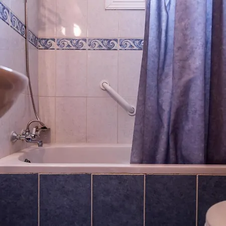 2bdr Spacious Aprtm Near The Sea شقة